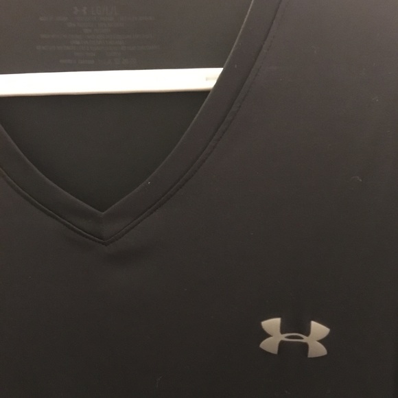 Men’s under armour V neck - Picture 1 of 4